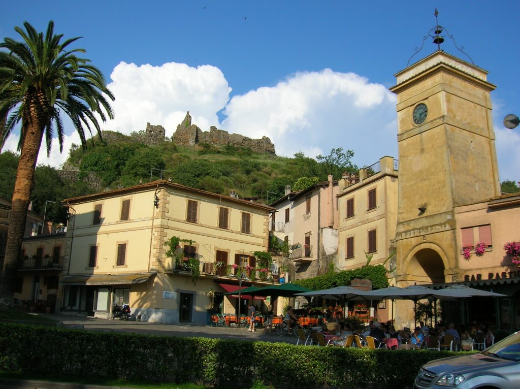 Piazza_di_Trevignano_Romano