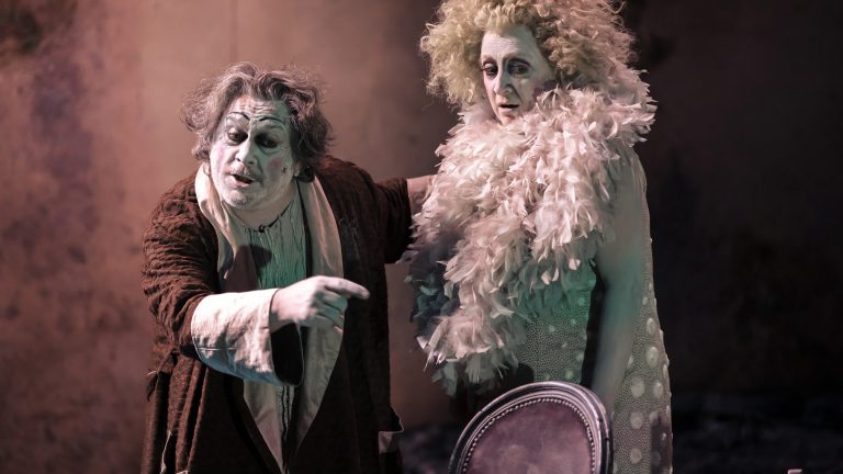 LE-SEDIE-di-Eugcne-Ionesco