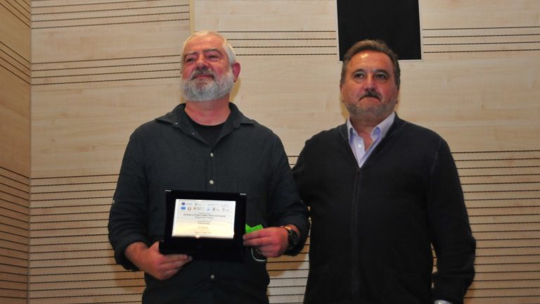 Luca Riccioni premiato da Enrico Panunzi