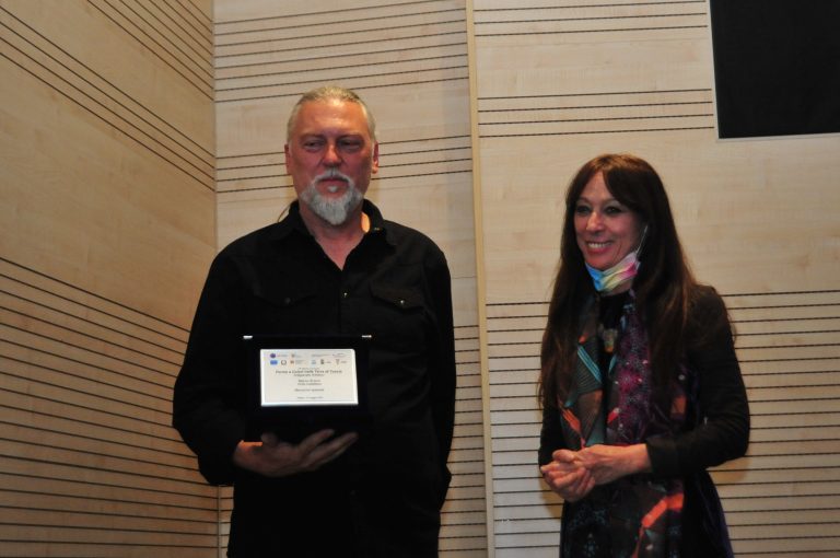 Marco Bracci premiato da Cinzia Chiulli