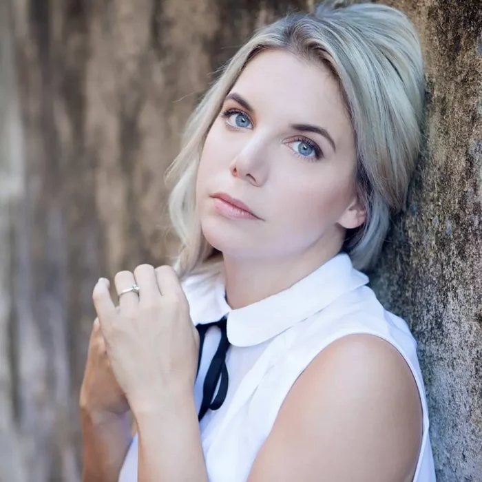 Sarah-Biacchi-in-Edith-Piaf