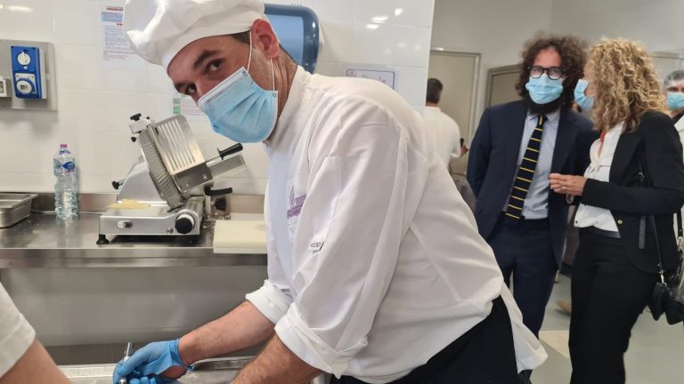 foto inaugurazione centro cottura 3