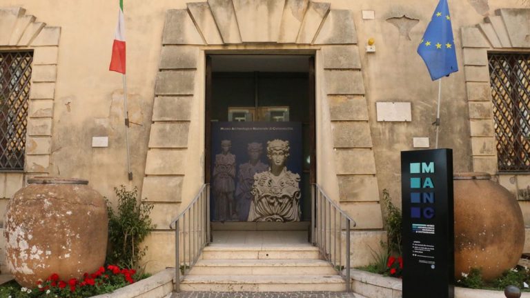 Portone_esteso museo archeologico civitavecchia