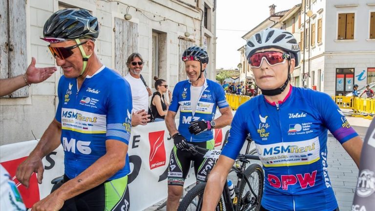 Mtbsan-06072022-Mariuzzo-e-Feltre-in-griglia-di-partenza-con-le-maglie-di-leader