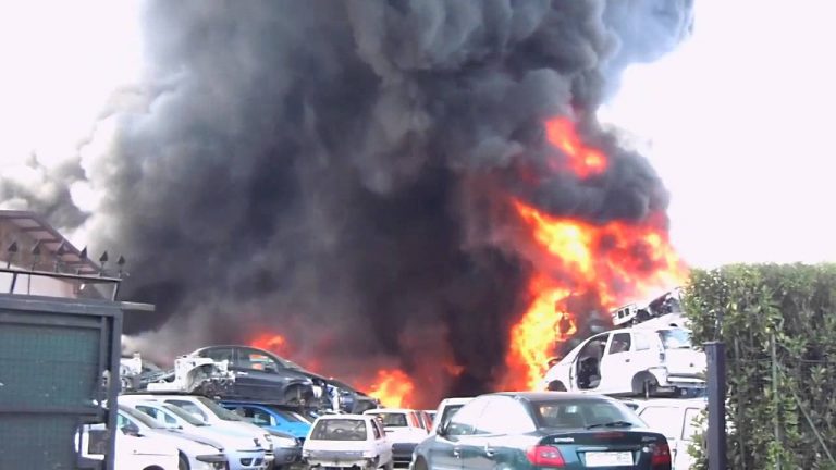 incendio autodemolizioni roma