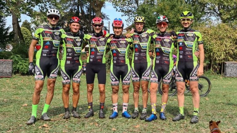 Mtbsan-08092022-gli-atleti-del-team-prima-della-partenza-della-6H