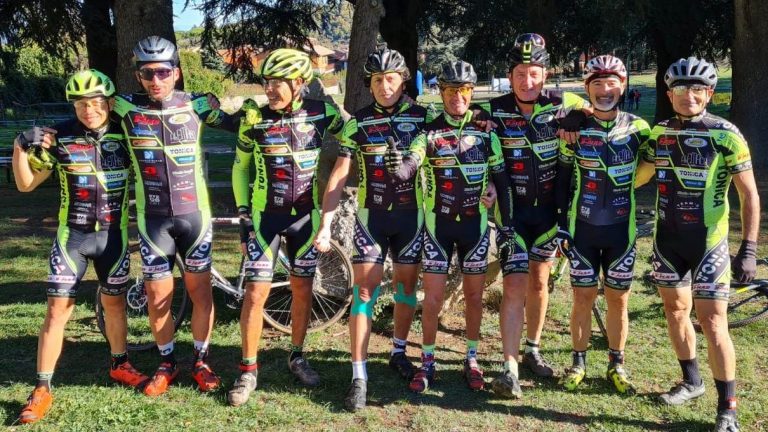 Mtbsan-10112022-Gli-atleti-del-team-prima-della-gara