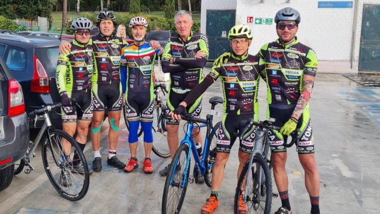 Mtbsan-22112022-gli-atleti-del-team-prima-della-partenza