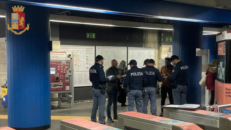 polizia controlli metro