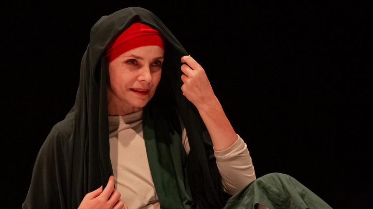 scena teatro in nome della madre