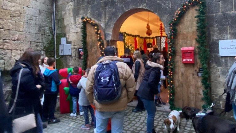 Sala-D.-H.-Lawrence-lufficio-postale-di-Babbo-Natale