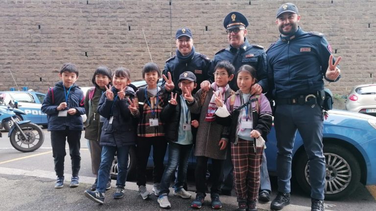 Bambini-giapponesi-polizia
