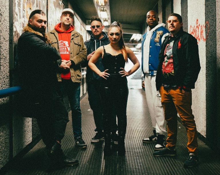 Project-205-con-i-feat-Santo-Trafficante-e-Aurel-con-lattrice-protagonista-del-video-Prisca-Pulimanti