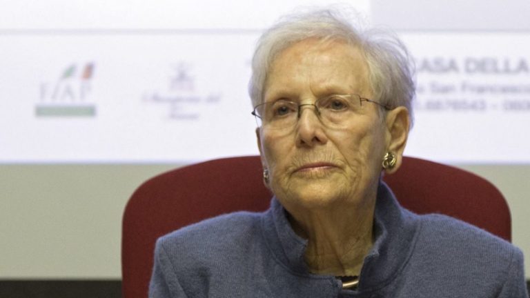 La scrittrice e giornalista Pupa Garribba incontra i giovani di Pontinia per la Giornata della memoria.