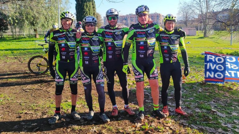 Mtbsan-31012023-I-ragazzi-del-team-prima-della-partenza