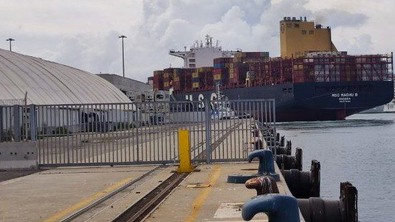 Circolo PD: "Estrema preoccupazione per quanto avviene nel Porto in relazione all’aumento della sovrattassa sulle merci"