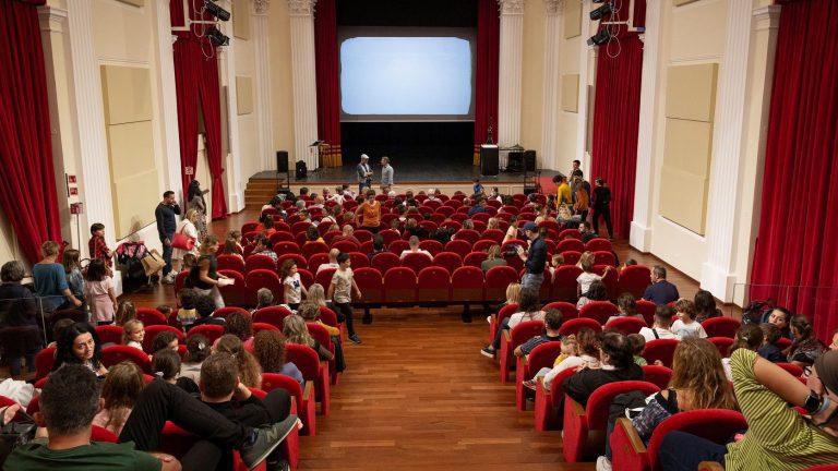 Teatro-comunale-Rossella-Falk