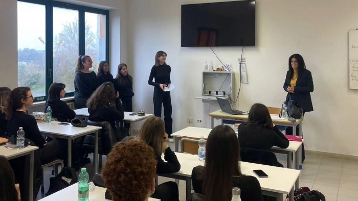 La Vicesindaca di Cerveteri, Federica Battafarano, ieri ha incontrato gli studenti dell'ISIS Enrico Mattei per parlare delle pari opportunità e dei diritti delle donne sul lavoro.