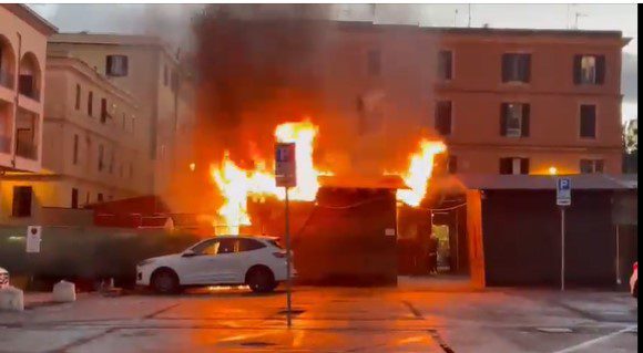 incendio mercato civitavecchia