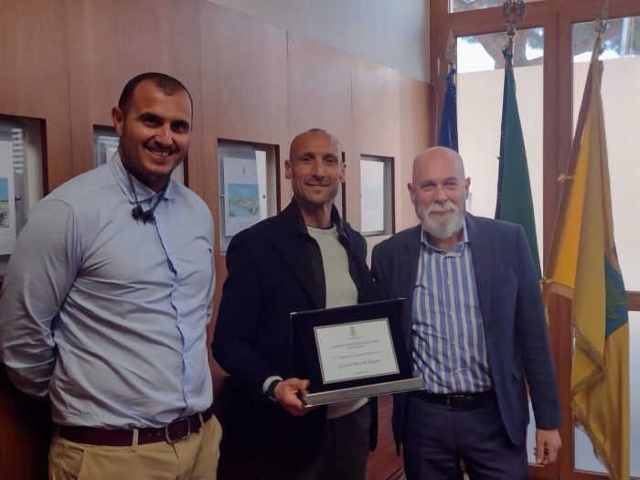 sindaco premia lagona triathlon