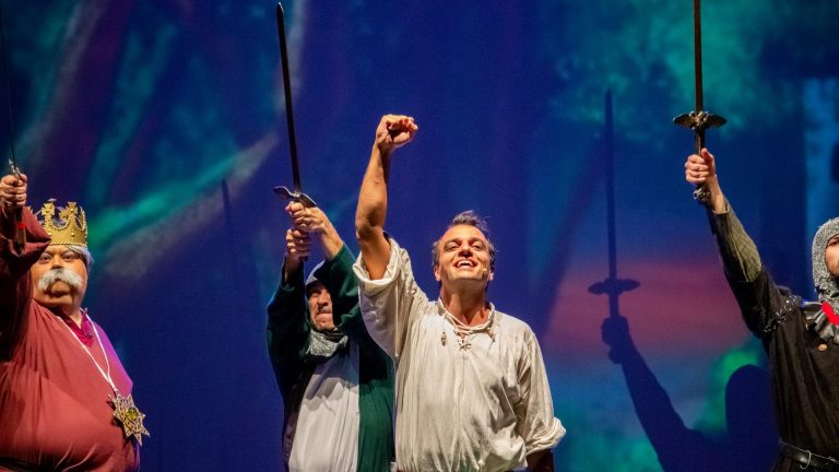 LA-SPADA-NELLA-ROCCIA