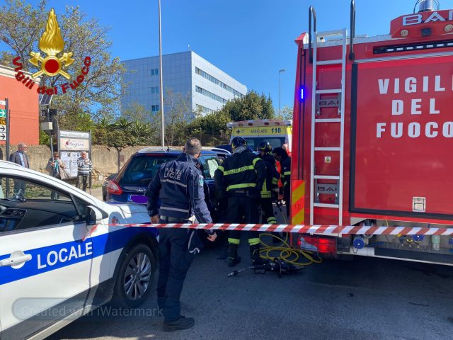 Incidente oggi a Civitavecchia, scontro tra due auto: sei persone portate in ambulanza al San Paolo