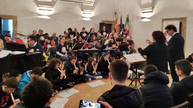 Il Concerto inclusivo con i musicisti dell'Ass. Euterpe e gli studenti della Scuola Salvo D'Acquisto ha conquistato tutti!