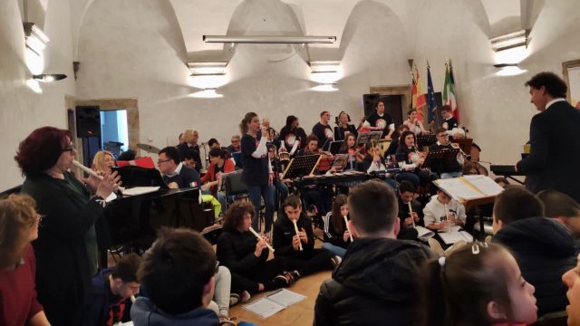 Il Concerto inclusivo con i musicisti dell'Ass. Euterpe e gli studenti della Scuola Salvo D'Acquisto ha conquistato tutti!