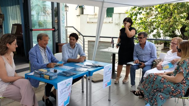 Dott. Manuelli: "Una guida per prevenire i colpi di sole causati dal caldo estremo, restando sotto l'ombrellone" 