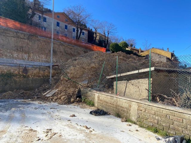 PD: <<Amministrazione Landi sempre più assente e dannosa per la comunità che rischia danni economici imponenti>>.