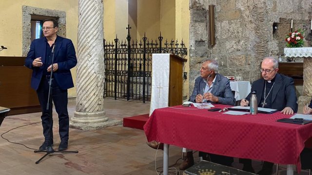 Il sindaco di Fiumicino Mario Baccini si è confrontato con il vescovo Gianrico Ruzza della diocesi di Civitavecchia-Porto Santa Rufina per parlare di valori comuni e percorsi condivisi