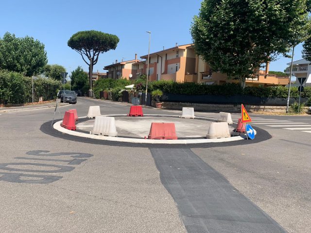 Da oggi cambia la viabilità di Fregene per migliorare la sicurezza stradale e prevenire incidenti
