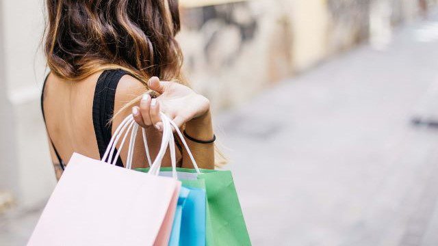 Oggi iniziano i saldi: a Civitavecchia più del 70% della popolazione ha intenzione di fare shopping