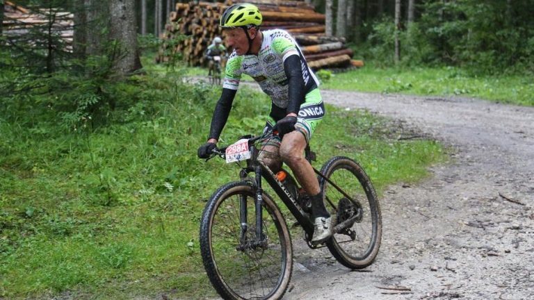 Mtbsan 10082023 Mariuzzo e sullo sfondo la Furlan in azione alla Pedalonga