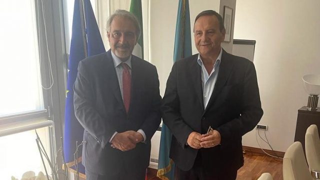 Oggi il sindaco di Fiumicino, Mario Baccini ha incontrato il presidente della Regione, Francesco Rocca per approfondire i temi della protezione sanitaria dei cittadini sul territorio.