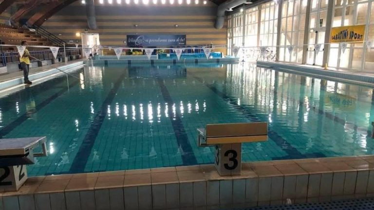 piscina comunale montalto