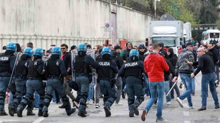 Foto-scontri-Roma-Slavia-Praga-1