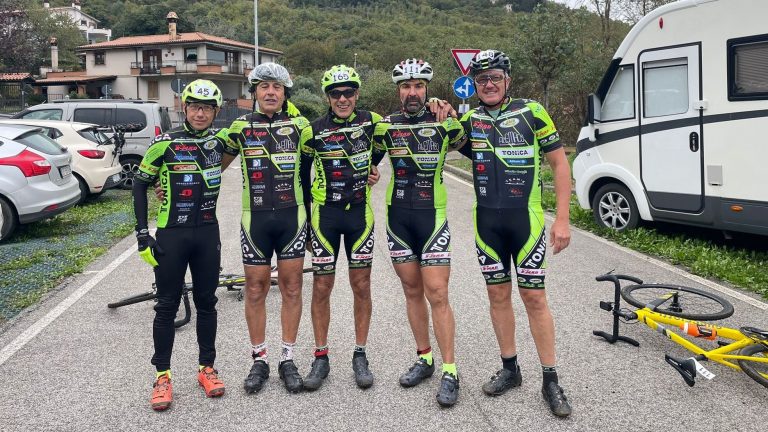 Mtbsan-15112023-Gli-atleti-del-team-prima-della-partenza-a-Rocca-di-Papa