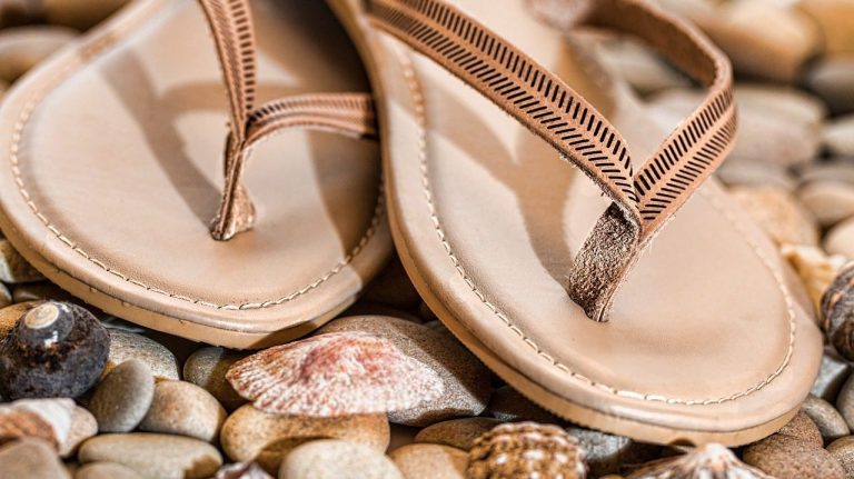 infradito-mare-spiaggia-estate