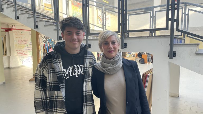 Dirigente-Scolastico-Proff.ssa-Maria-Federici-il-giovane-rugbista-Benjamin-Lizarraga-Avellaneda