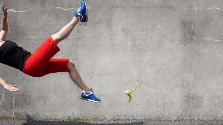 scivolare-su-buccia-di-banana-1542211