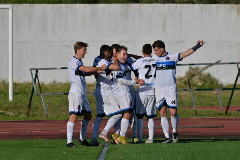 Civitavecchia-calciatori-esultano