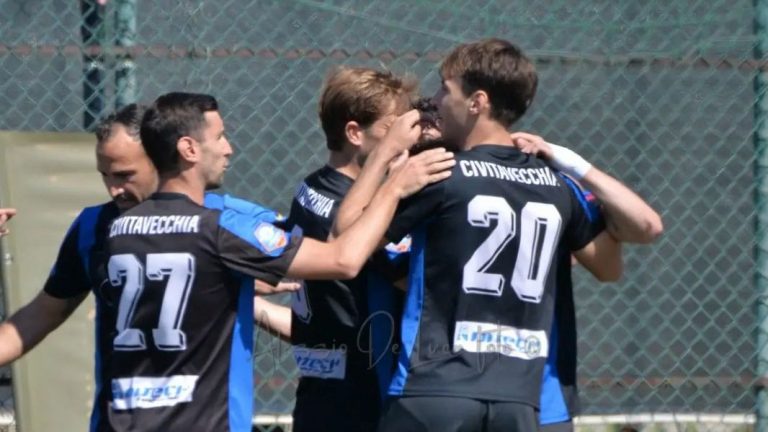 Giocatori-CV-esultano-al-gol-di-Menghi