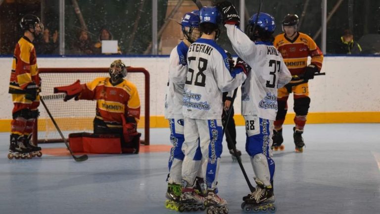 Stefani-Mandolfo-e-Galli-festeggiano-dopo-un-gol