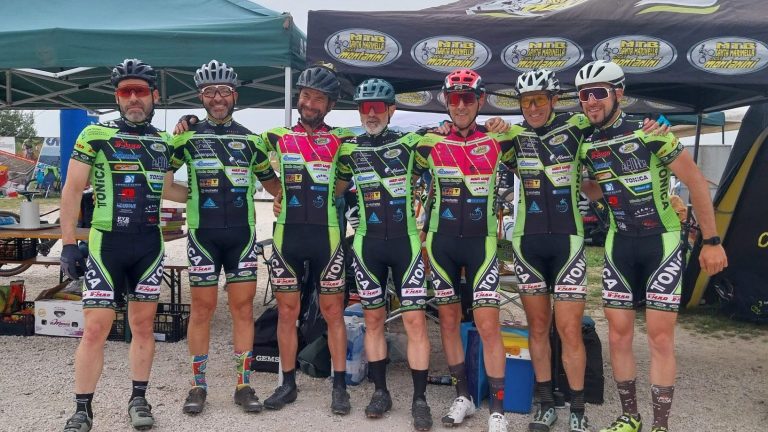 mtbsan-22052024-Il-team-prima-della-partenza-della-6H-di-Viterbo