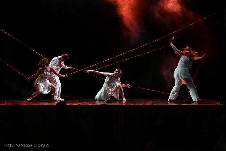 Les-Fils-Rouges-Mandala-Dance-Company