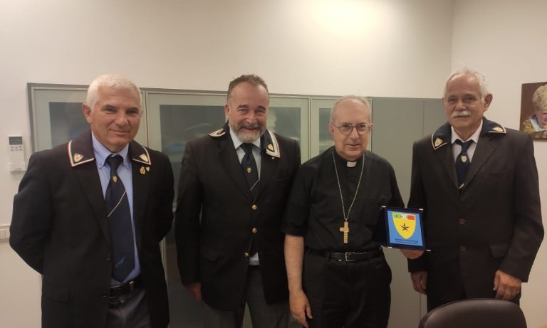 delegazione ansi con vescovo