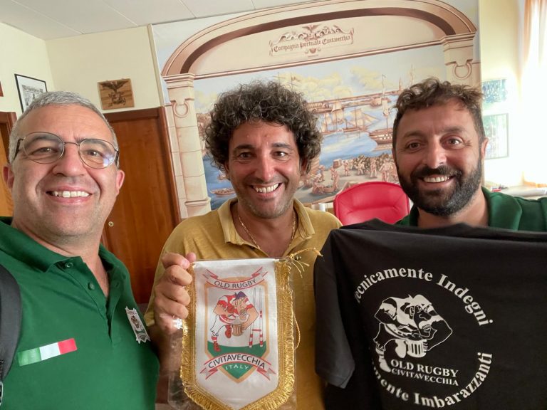 consegna della maglia e del gagliardetto al Pres. della CPC