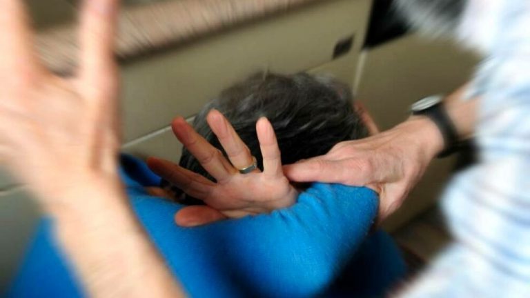 violenza anziani