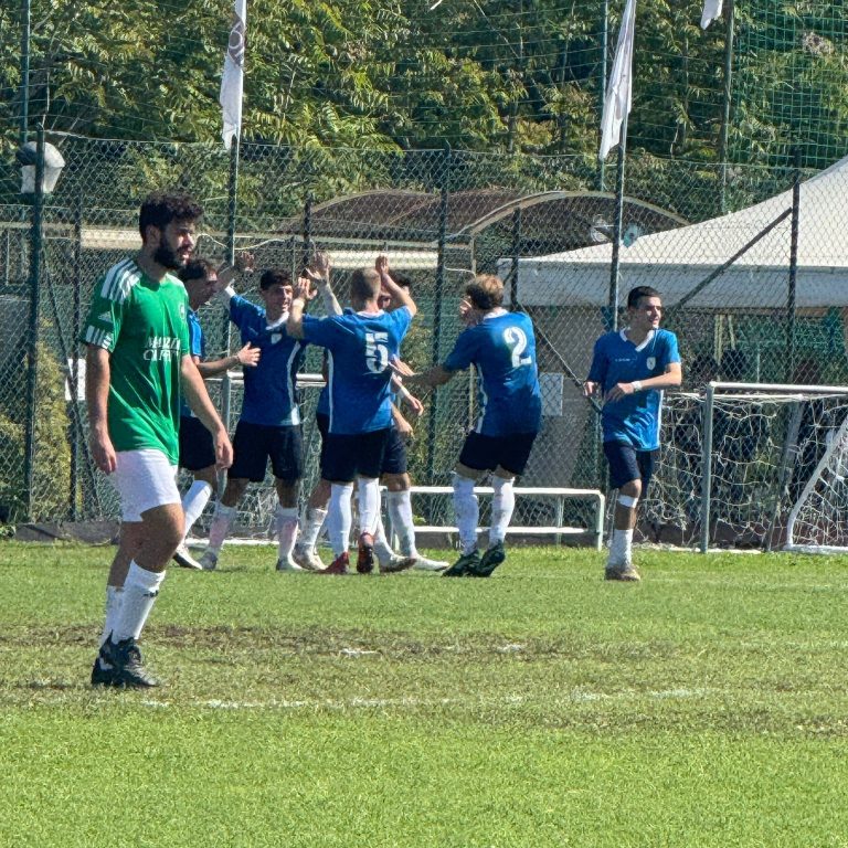 allumiere calcio gol abbraccio